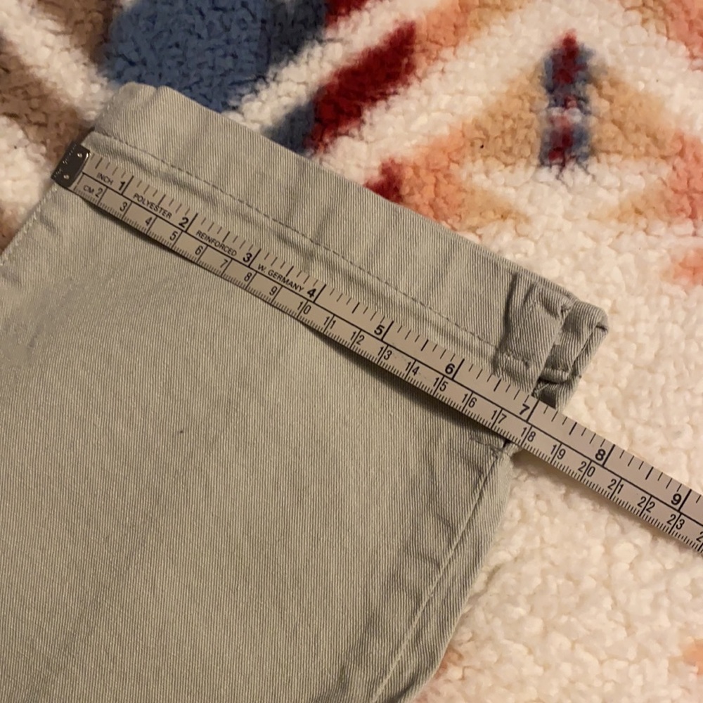 Levi’s Capri’s - Picture 13 of 15